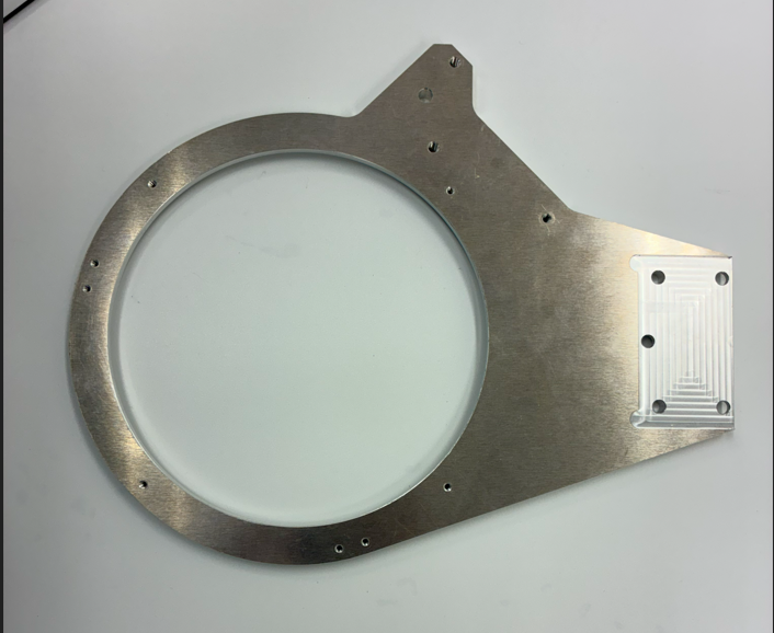 製作事例 材質 A5052 サイズ 300x240x10 納期5日 放電加工をマシニング加工に置き換えることによって、加工時間大幅削減 有限会社木下製作所 木下製作所 部品加工 金属加工 機械加工 マシニングセンタ